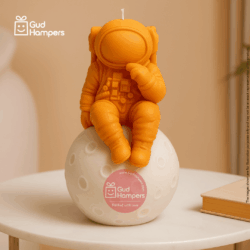 ASTRONAUT ON MOON CANDLE